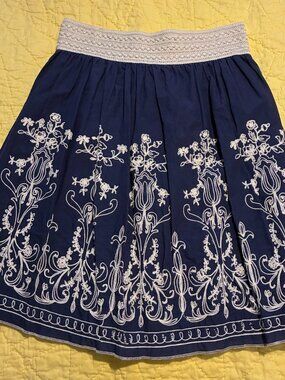 Metrowear skirt <seldom worn> with white floral embroidery, sz M, blue
